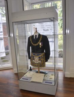 Do Employers Prefer to Hire Freemasons?
